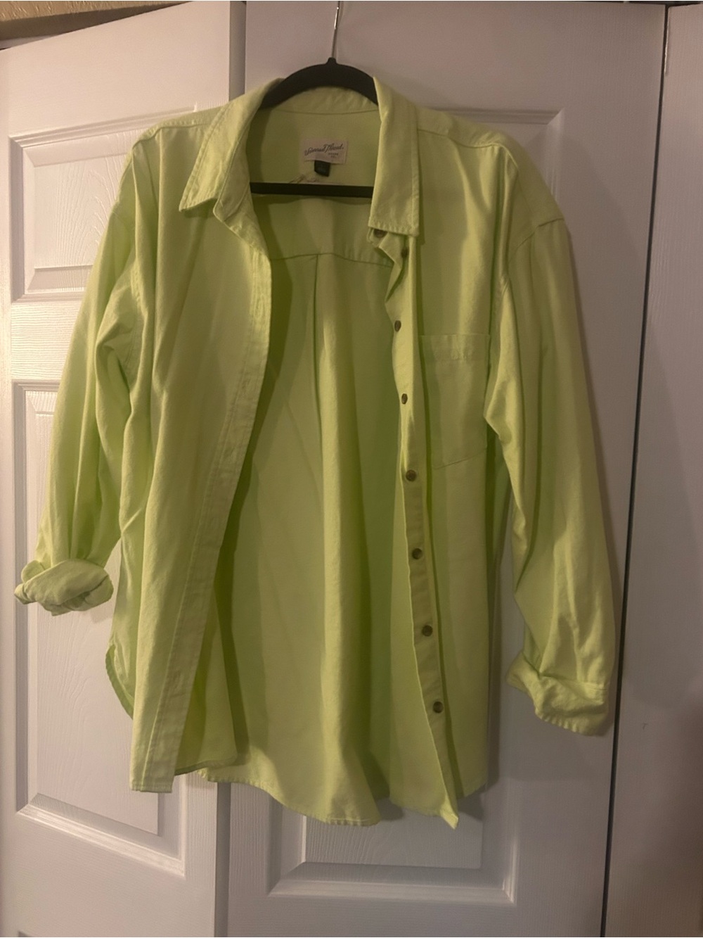 Universal Thread Light Lime Green Men's Button-Down Shirt